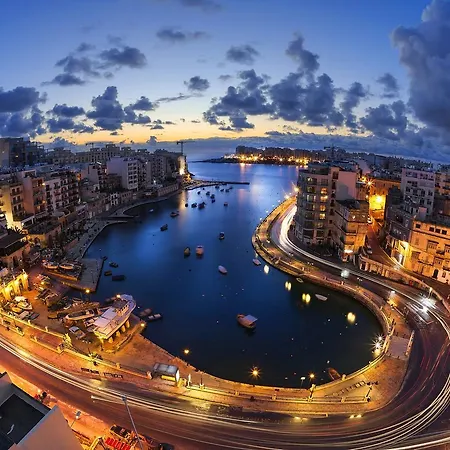 Seafront Spinola Bay *